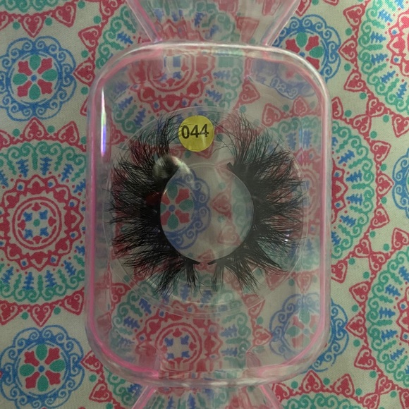 Eyelashes - Picture 1 of 3